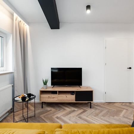Loft Style Apartments Opienskiego With Parking By Noclegi Renters 포즈난 외부 사진