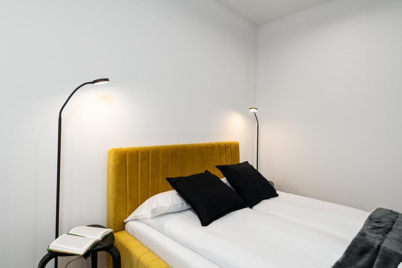 Loft Style Apartments Opienskiego With Parking By Noclegi Renters 포즈난 외부 사진