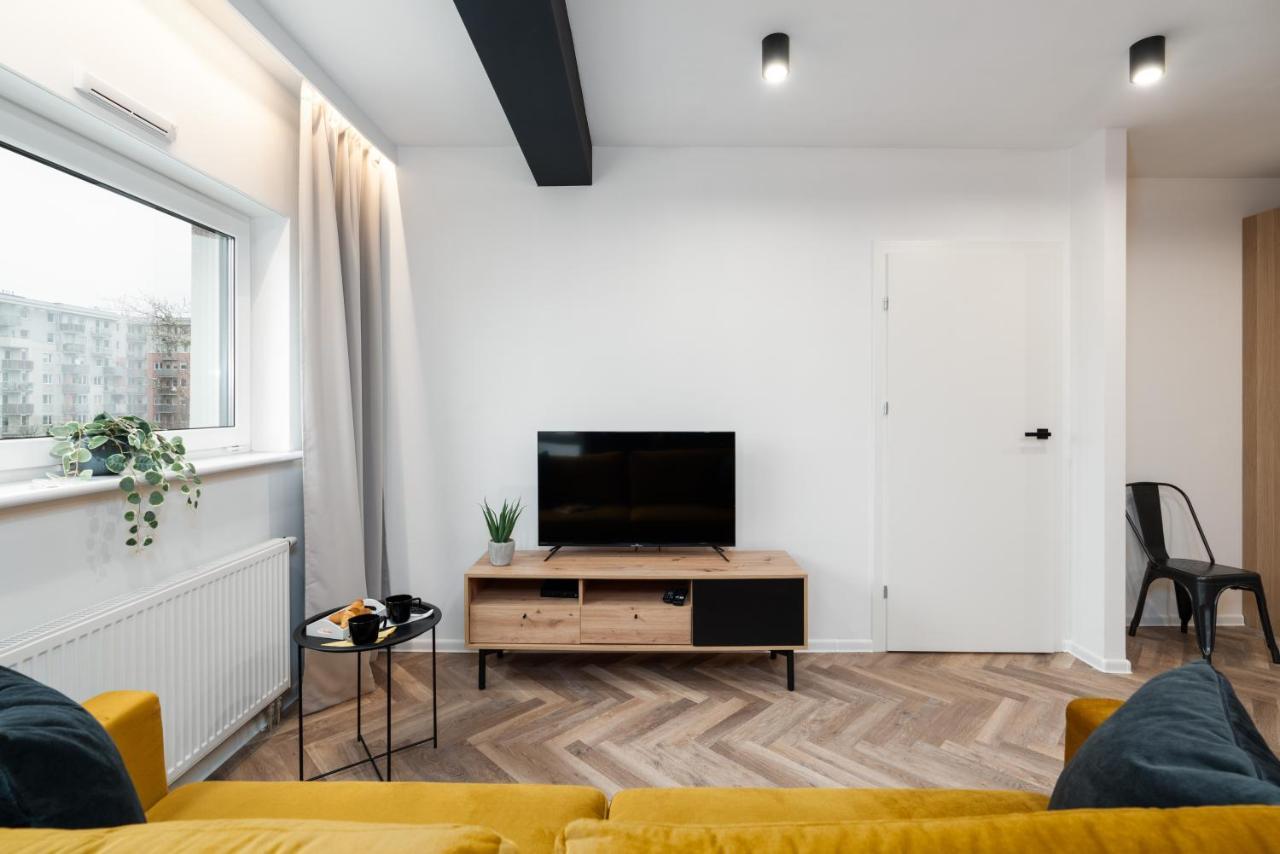 Loft Style Apartments Opienskiego With Parking By Noclegi Renters 포즈난 외부 사진