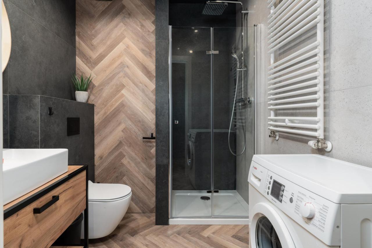 Loft Style Apartments Opienskiego With Parking By Noclegi Renters 포즈난 외부 사진