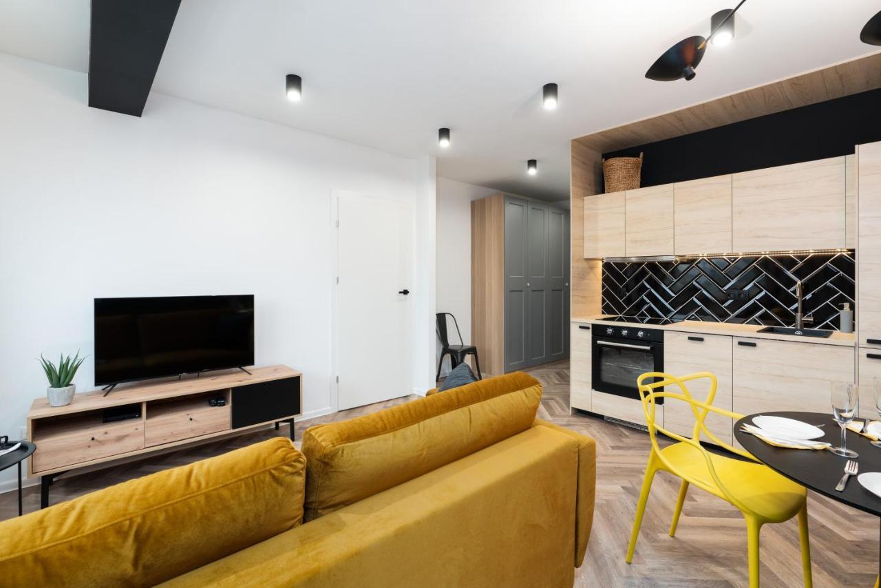 Loft Style Apartments Opienskiego With Parking By Noclegi Renters 포즈난 외부 사진