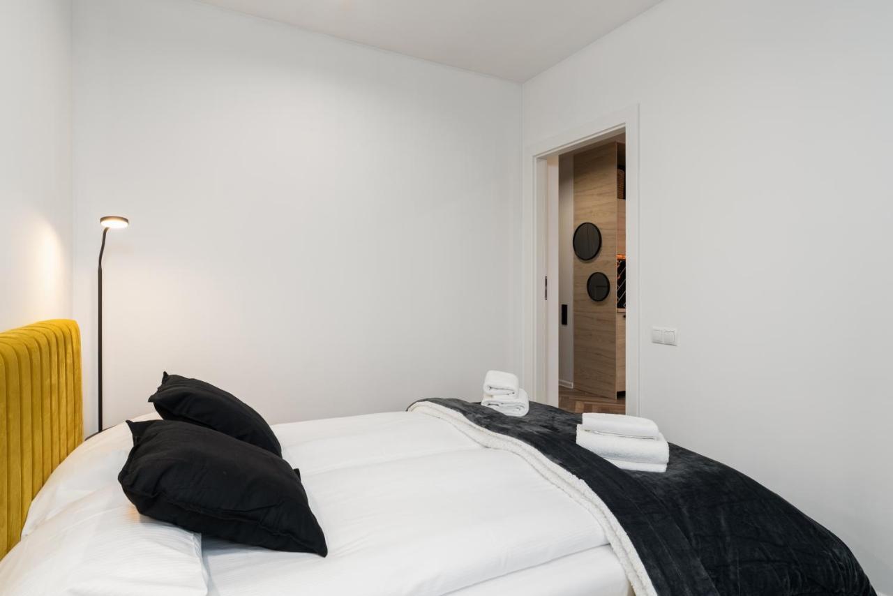 Loft Style Apartments Opienskiego With Parking By Noclegi Renters 포즈난 외부 사진