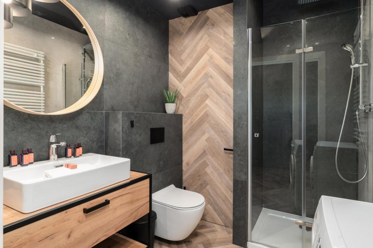 Loft Style Apartments Opienskiego With Parking By Noclegi Renters 포즈난 외부 사진